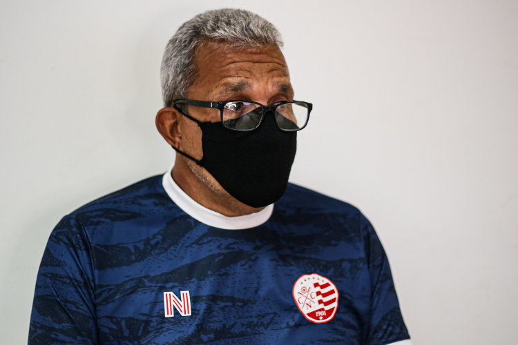 Na vspera de estrear na temporada, Hlio dos Anjos se diz satisfeito com contrataes para formao do elenco do Nutico em 2021